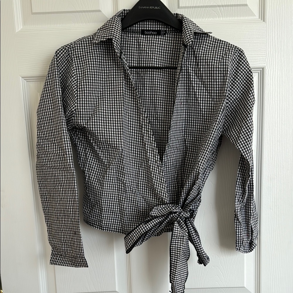 NWOT Black and White Gingham Wrap Collared Sleeve Blouse